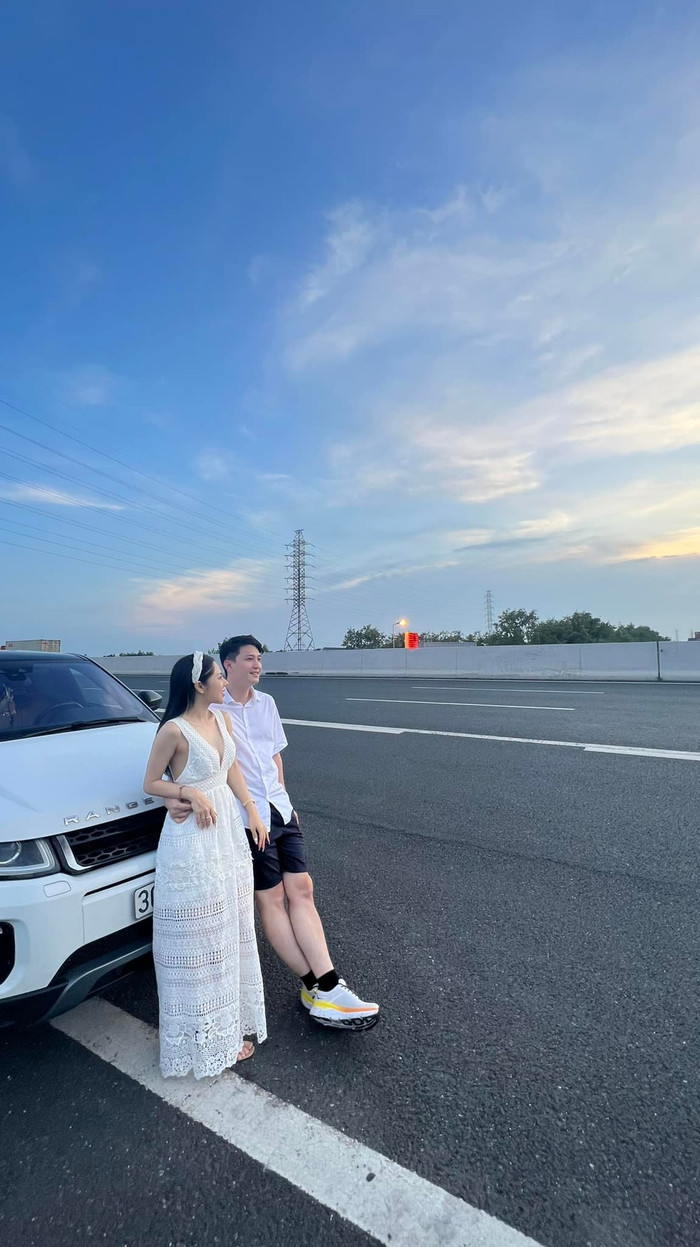 Dù không thể hiện quá nhiều, nhưng tình cảm của cả hai dành cho đối phương vẫn luôn ngọt ngào và son sắt