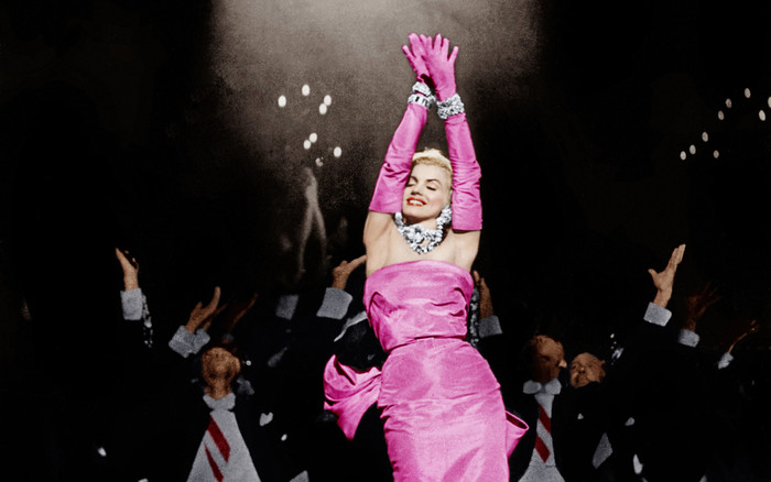 9 bộ váy Hollywood kinh điển làm chao đảo giới điện ảnh và thời trang Ảnh 2