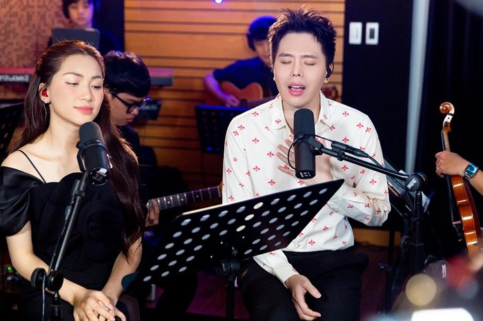 Trong một talk show mới đây, Hòa Minzy thoải mái khi chia sẻ về chuyện tình cảm.