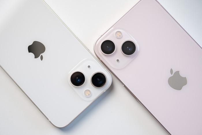 So với thế hệ trước, màn hình iPhone 13 mini còn sáng hơn tới 28%, đạt độ sáng tối đa lên tới 800 nits và 1200 nits cho nội dung HDR