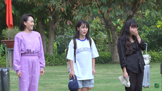 Diệu Nhi cùng những người bạn tại Sao Nhập Ngũ.