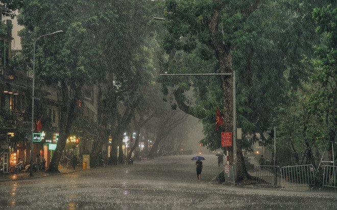 Bão Ma-on giật cấp 12, đang di chuyển rất nhanh hướng vào khu vực phía Bắc Ảnh 2