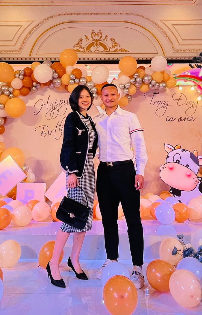 Phan Quỳnh Anh - vợ tiền vệ Trọng Hoàng vừa chia sẻ trên trang cá nhân về hành trình vượt khó. Ảnh: FBNV