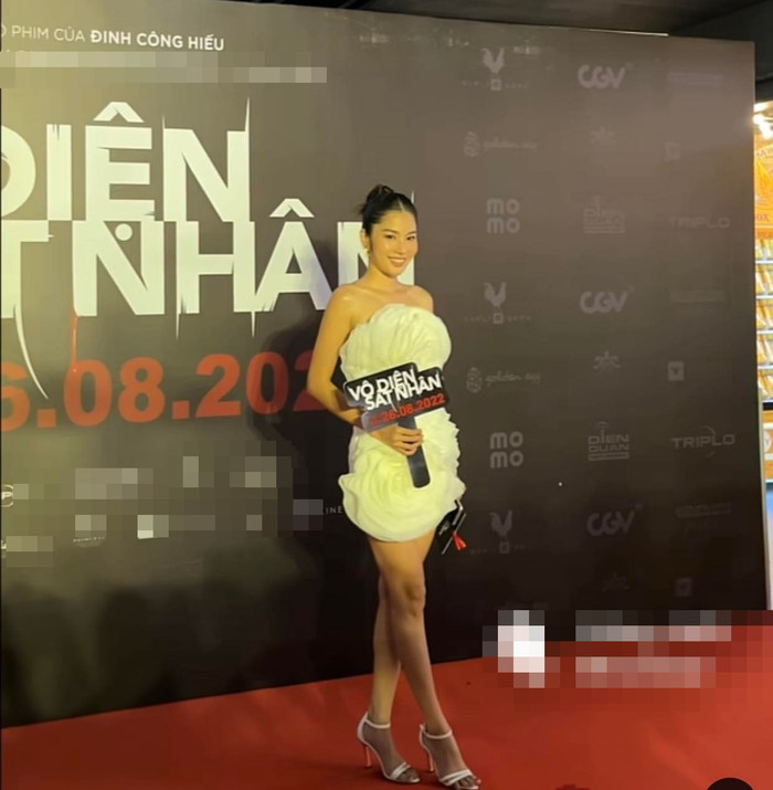 Bị dọa hú hồn, Nam Anh ngã sõng soài trên thảm đỏ sự kiện, còn suýt 'lộ hàng' Ảnh 1