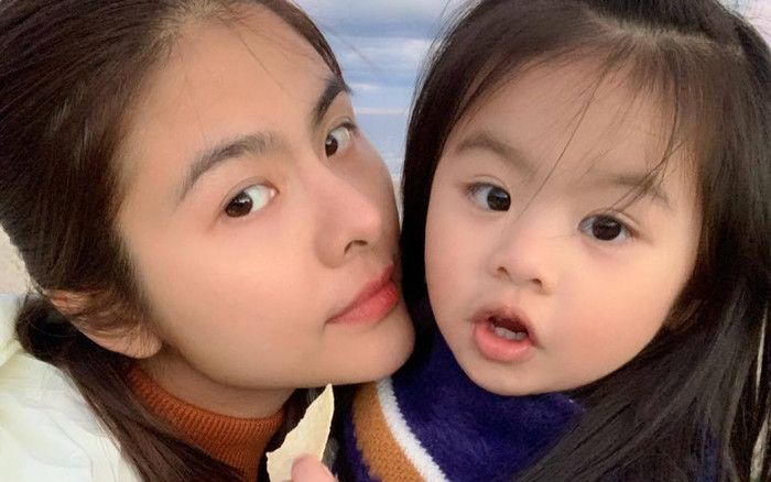 Chứng kiến hành trình con gái vào lớp 1, Vân Trang bồi hồi nhớ lại kỉ niệm xưa Ảnh 2