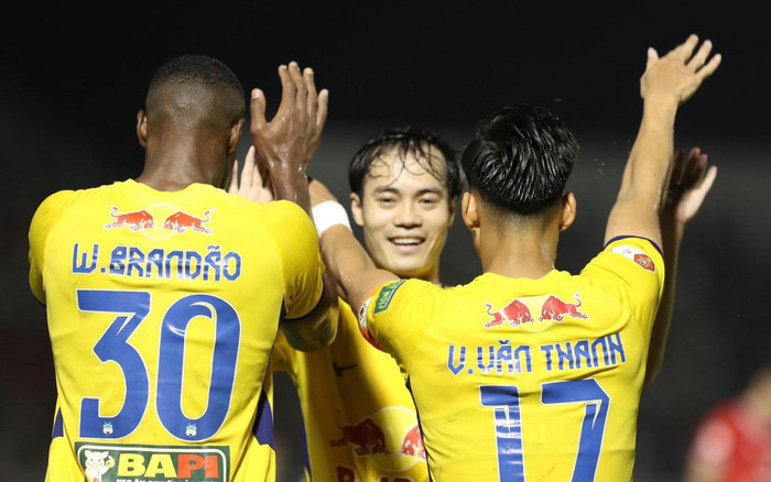 HAGL đá đẹp nhất sau lượt đi V.League 2022, 'PSG Việt Nam' nhận nhiều thẻ nhất Ảnh 2