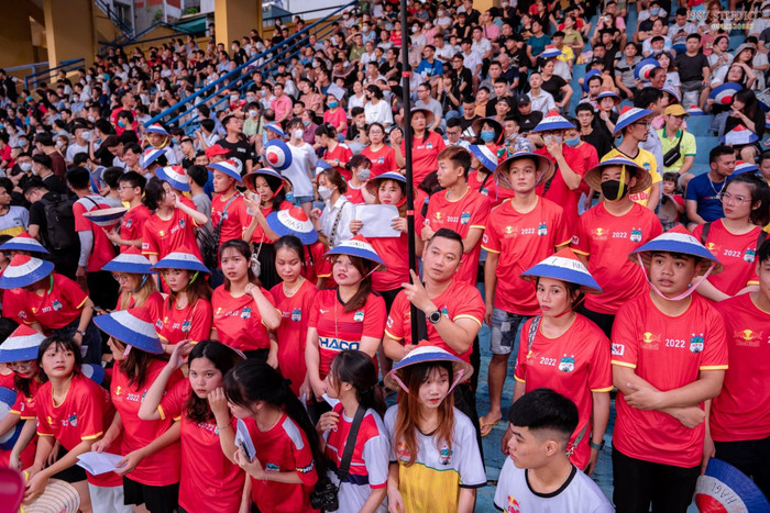 HAGL có lực lượng cổ động viên hùng hậu nhất V.League 2022. Ảnh: HAGL