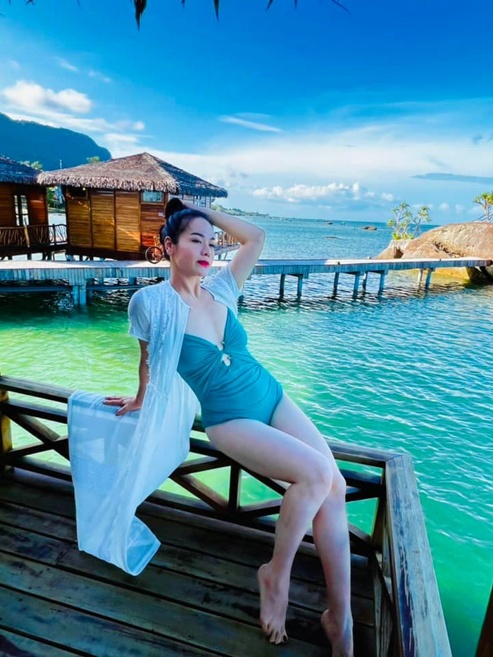 Nhật Kim Anh khoe dáng nuột nà trong loạt ảnh mới đây.