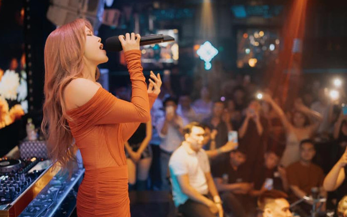 Thiều Bảo Trâm lại gây tranh cãi về giọng hát lẫn trang phục khi đi diễn Ảnh 2