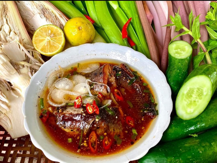 Vị thơm của mắm kết hợp với đủ loại gia vị và các loại rau với nhau nên khi ăn sẽ rất 'hao cơm'