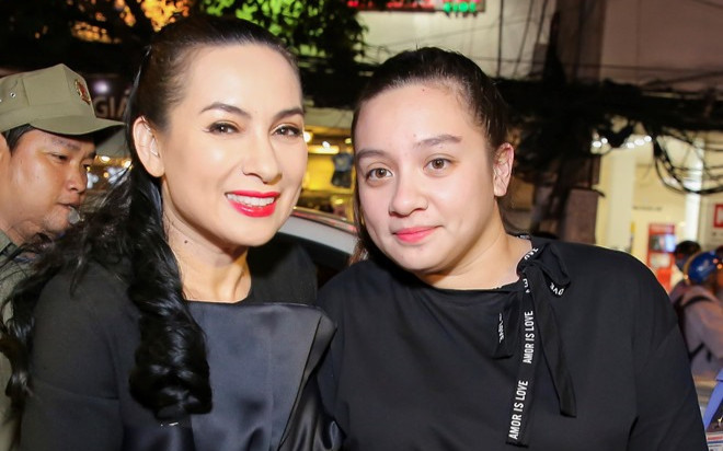 Gần 1 năm ngày mất Phi Nhung, con gái cố ca sĩ nói lời xót xa khiến ai nấy đều chạnh lòng Ảnh 2
