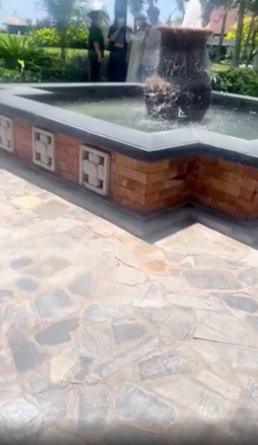 Khoảnh khắc netizen bắt gặp Anh Tú - Diệu Nhi bên trong khu nghỉ dưỡng ở Phan Thiết. 