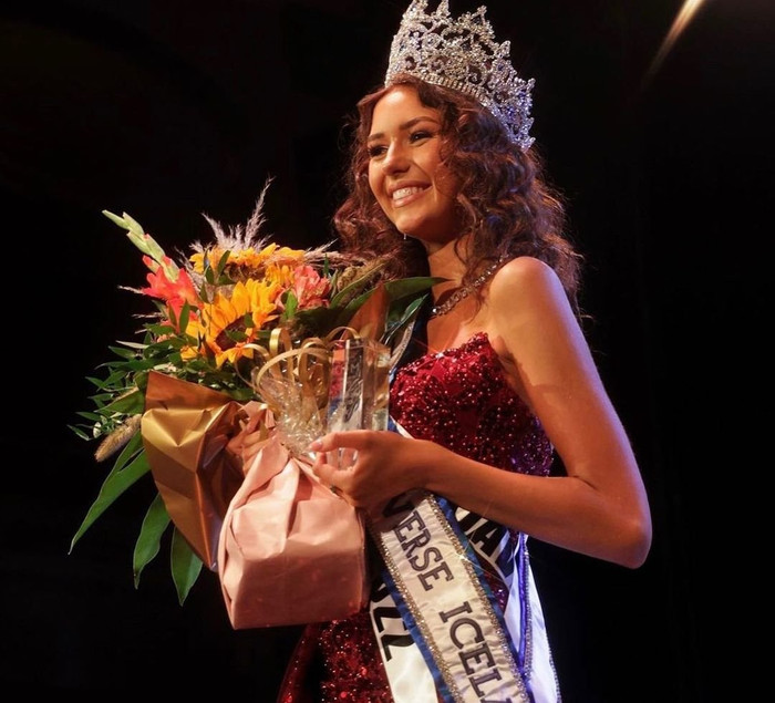 Thiên thần tóc mây đại diện Iceland tại Miss Universe: Kém Ngọc Châu 10 tuổi nhưng sắc vóc cực xịn Ảnh 1