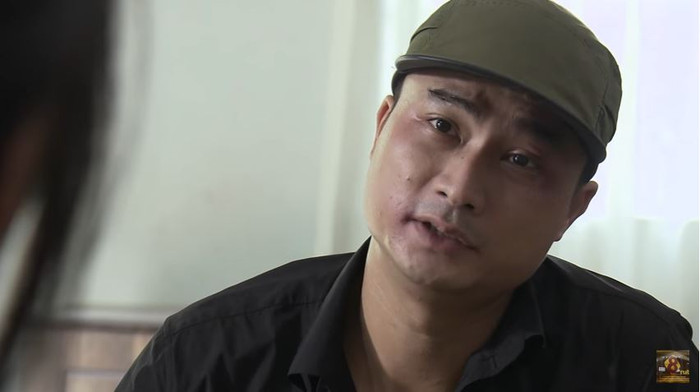 Duy Hưng vào vai Nghĩa - đàn em của Doãn Quốc Đam trong Quỳnh Búp Bê. 