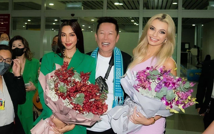 Chủ tịch Miss Grand International vui vẻ hội ngộ Thùy Tiên và Miss World 2022 giữa biến căng Ảnh 2
