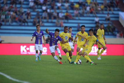 Nam Định FC không phải đội bóng giàu ở V.League 2022, chỉ đơn giản là không còn lo cảnh “chạy cơm từng bữa”. Ảnh: VPF