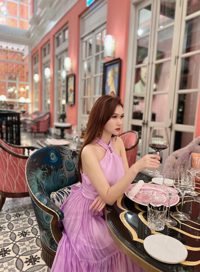 Vừa chia tay Đình Tú, Hương Giang bất ngờ thông báo đã 'có người yêu'.