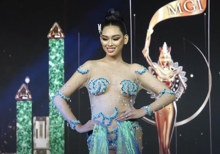 Đỏ mặt với váy dạ hội của thí sinh Miss Grand Campuchia: Trông như vảy cá, lộ hết cả nội y Ảnh 3