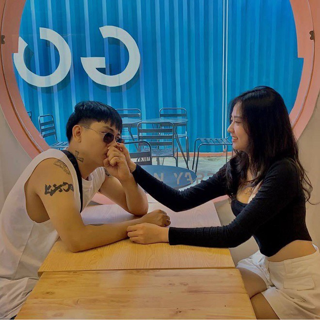  Hoài Lâm còn liên tục đăng tải khoảnh khắc 'tình bể bình' bên bạn gái hot girl, khẳng định đang rất hạnh phúc. 