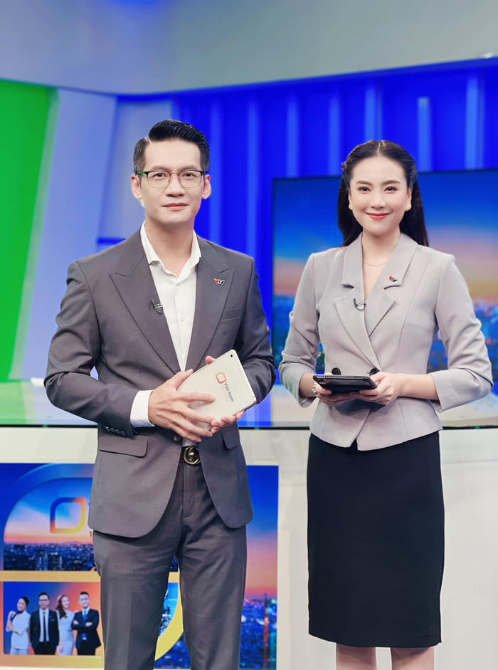 Chân dung nữ MC VTV vòng eo 56, 300 ngày đi làm không mặc trùng đồ Ảnh 7