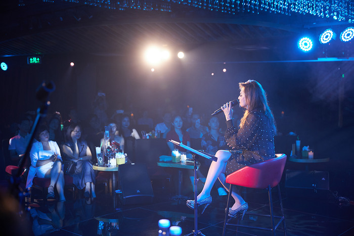 Nữ ca sĩ Lưu Bích bất ngờ trở về Việt Nam sau thời gian dài xa cách.