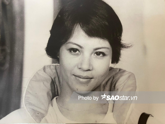 Bà vui vẻ khoe: 'Hồi trẻ cô chỉ nặng hơn 40 kg thôi'.