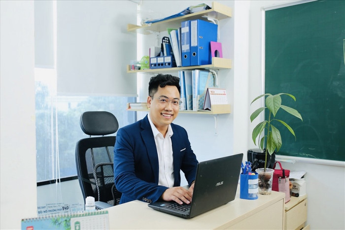 Thầy Đinh Đức Hiền, giáo viên môn Sinh học tại Hà Nội cho rằng con số hơn 300.000 thí sinh không xét tuyển đại học năm nay rất sát thực tế và bình thường.
