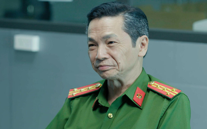 Là ông bố quốc dân của màn ảnh Việt nhưng NSND Trung Anh lại khá 'rén' khi vào vai công an ở Đấu Trí Ảnh 2