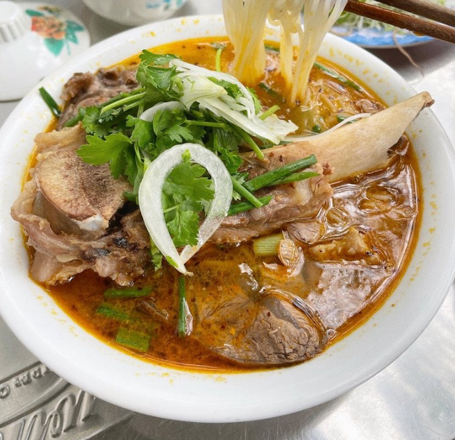 Phần nước dùng thanh và trong với hương vị cũng đậm đà