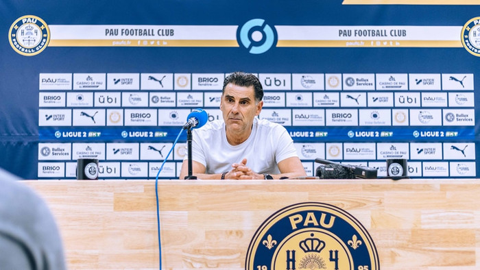 HLV Pau mắng Quang Hải và đồng đội nếu không xấu hổ thì hãy đổi nghề đi. 