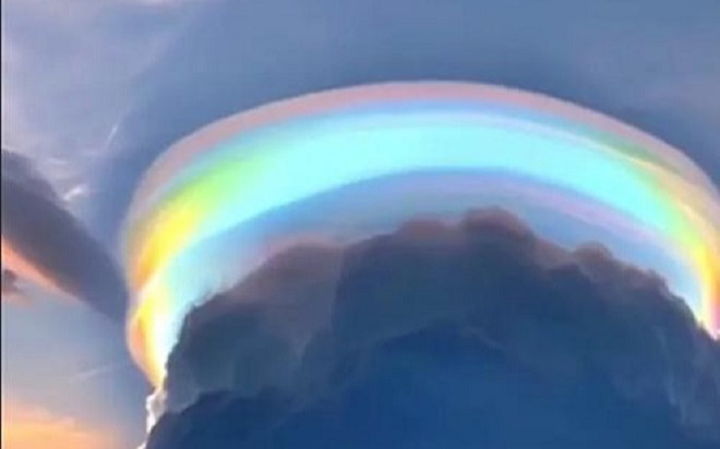 Hiện tượng 'khăn cầu vồng' vắt ngang bầu trời Trung Quốc, báo hiệu 'tai ương' sắp đến? Ảnh 2
