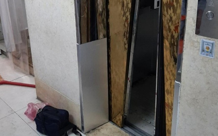 Giải cứu 9 người mắc kẹt trong thang máy ở TP.HCM Ảnh 2