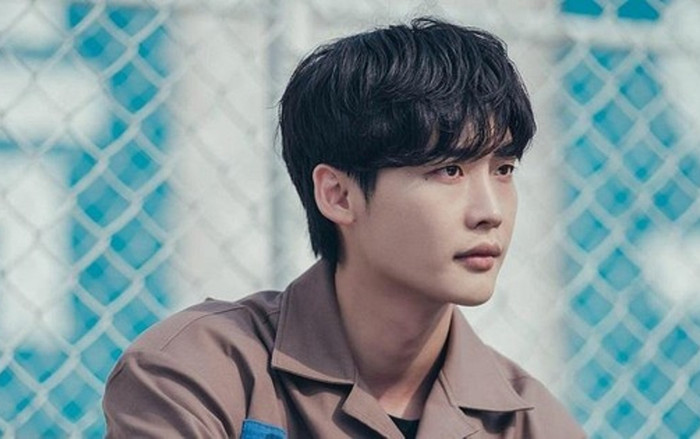 Lee Jong Suk tiết lộ động lực duy nhất để vượt qua khó khăn trong Big Mouth Ảnh 2