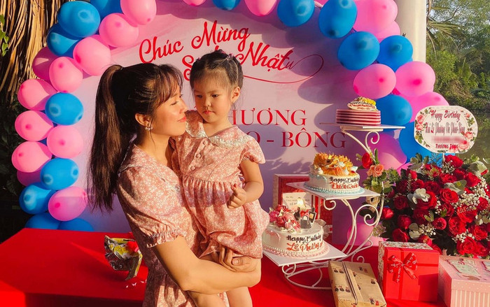 Lê Phương hạnh phúc trong sinh nhật con gái, tiết lộ nhóc tỳ trùng tên với 'Hoa hậu quốc dân' Ảnh 2
