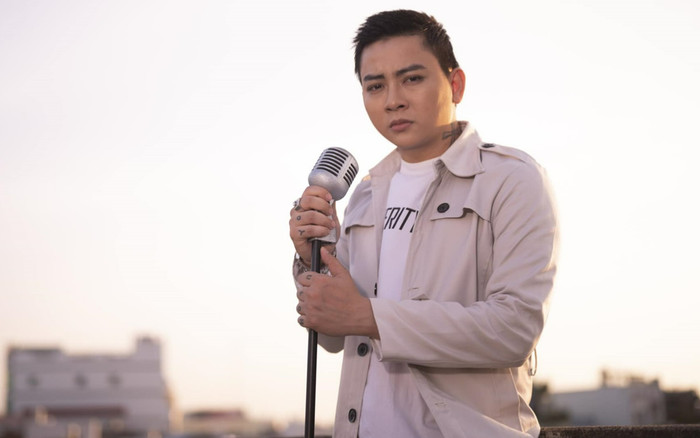 Hoài Lâm khiến dân mạng 'phục sát đất' khi giả giọng 5 ca sĩ trên một sân khấu Ảnh 2