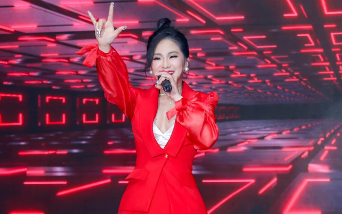 'Ngả mũ' trầm trồ khi nghe Lương Bích Hữu hát hai thứ tiếng trong cùng một ca khúc! Ảnh 2