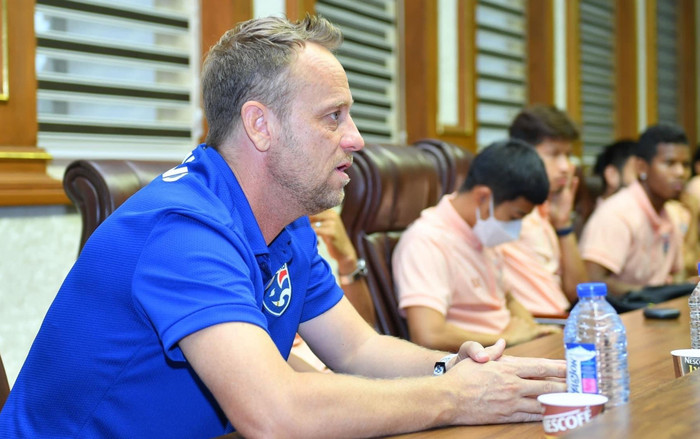 HLV Polking: Việt Nam mạnh nhưng chờ xem họ sẽ ra sao Ảnh 2