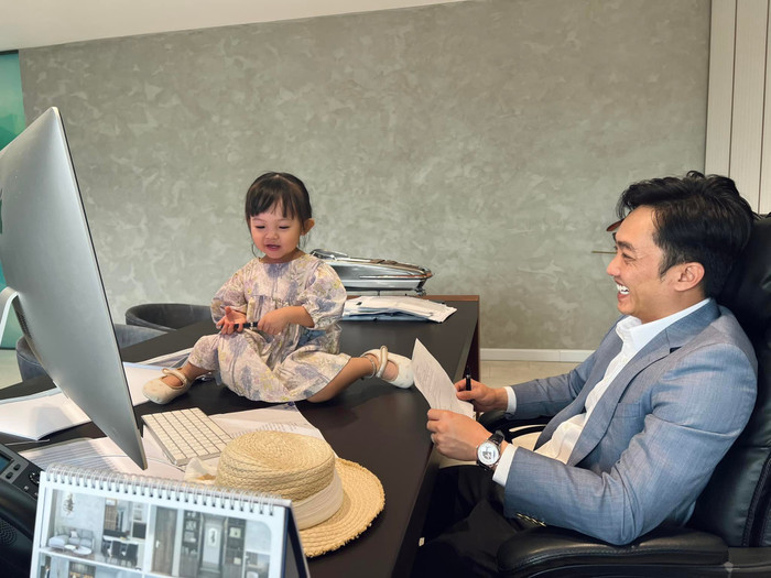 Suchin được tận hưởng những tiện nghi xa hoa và được bố mẹ chiều chuộng hết mực.