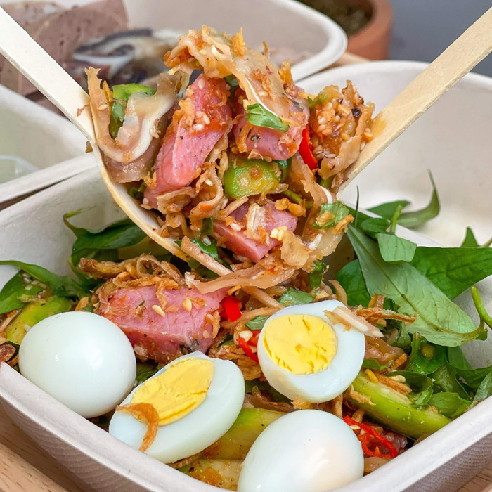 Tré là món ăn hội tụ đầy đủ ngũ vị chua, cay, mặn, ngọt và chát nhẹ của lá ổi