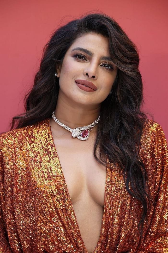 Miss World Priyanka Chopra sau 22 năm đăng quang: Nhan sắc ngày càng thăng hạng tựa nữ thần Ảnh 4