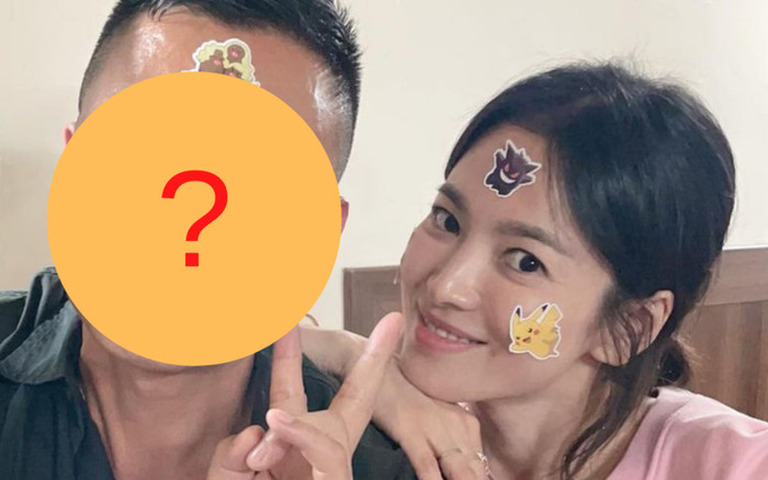 Bắt gặp Song Hye Kyo để mặt mộc, xuất hiện bên người đàn ông lạ Ảnh 2