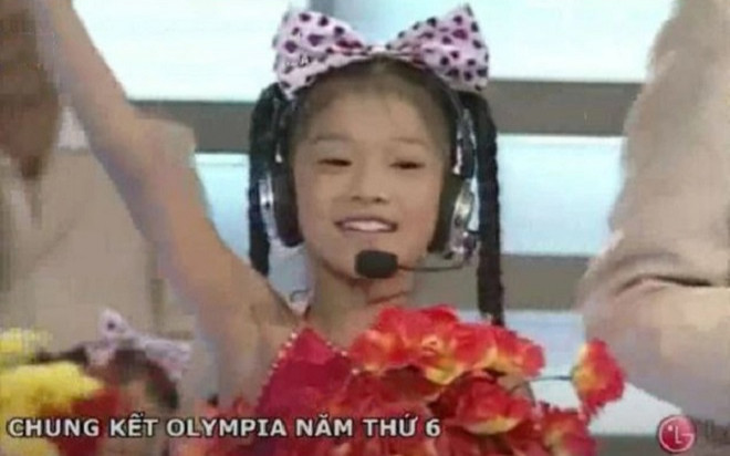 Bé gái xuất hiện vài giây trên sóng Đường lên đỉnh Olympia, giờ là ca sĩ nổi tiếng? Ảnh 2