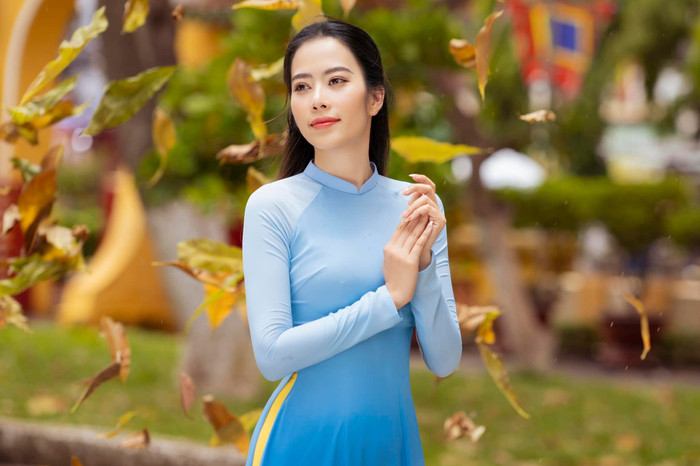 Ở dưới phần bình luận, cô đã gửi lời cảm ơn tới CEO công ty S.V: 'Cảm ơn chị đã cho em được làm điều này'