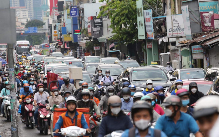 Dòng người về quê nghỉ lễ: 'Tôi mất 7 tiếng về An Giang từ TP.HCM' Ảnh 2