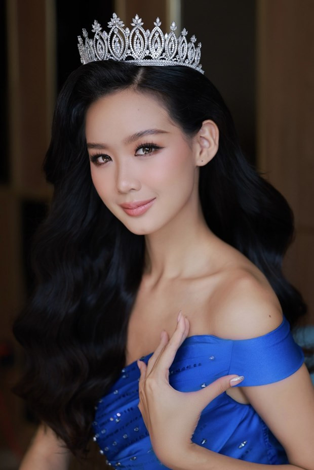 Bảo Ngọc dạy Miss Intercontinental 2021 cuốn bánh tráng, dân mạng: 'Nhìn mà thấy tức' Ảnh 3