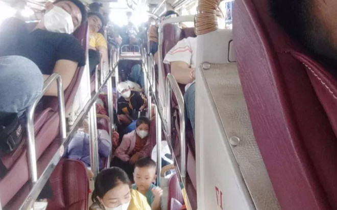 Xe khách 46 chỗ 'nhồi' 71 hành khách: Xử phạt lái xe và chủ xe Ảnh 2