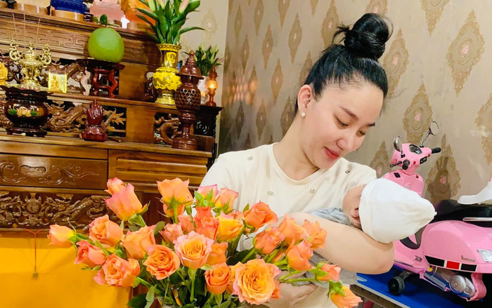 Lê Dương Bảo Lâm làm đầy tháng cho con trai, hé lộ tên của quý tử đầu lòng Ảnh 2