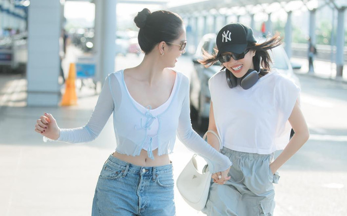 Diệu Nhi 'trốn chồng đi chơi', tay trong tay với 'nữ hoàng nội y' ở sân bay nhân dịp nghỉ lễ 2/9 Ảnh 2