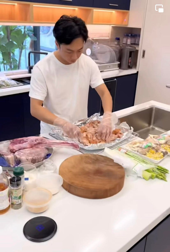Nhiều người không khỏi bất ngờ trước khả năng nấu ăn 'đỉnh của chóp' của Cường Đô La