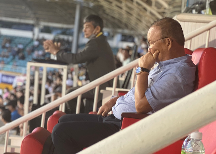 HLV Park Hang Seo dự khán trận HAGL và Sài Gòn FC.